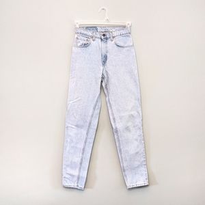 Vintage Levi's Women's 550 Relaxed Tapered High Rise Mom Jeans 27 light wash
